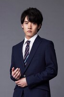 瓜原潤史役の赤楚衛二。