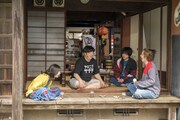 「宇宙人のあいつ」で真田家の4兄妹を演じる(左から)伊藤沙莉、バナナマン日村、中村倫也、柄本時生。