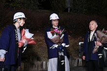 左から本田翼、高橋一生、橋爪功。