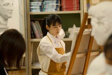 「月の満ち欠け」より、菊池日菜子。(c)2022「月の満ち欠け」製作委員会