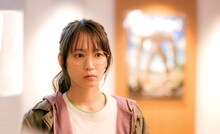 「ハケンアニメ！」より、吉岡里帆。(c)2022映画「ハケンアニメ！」製作委員会