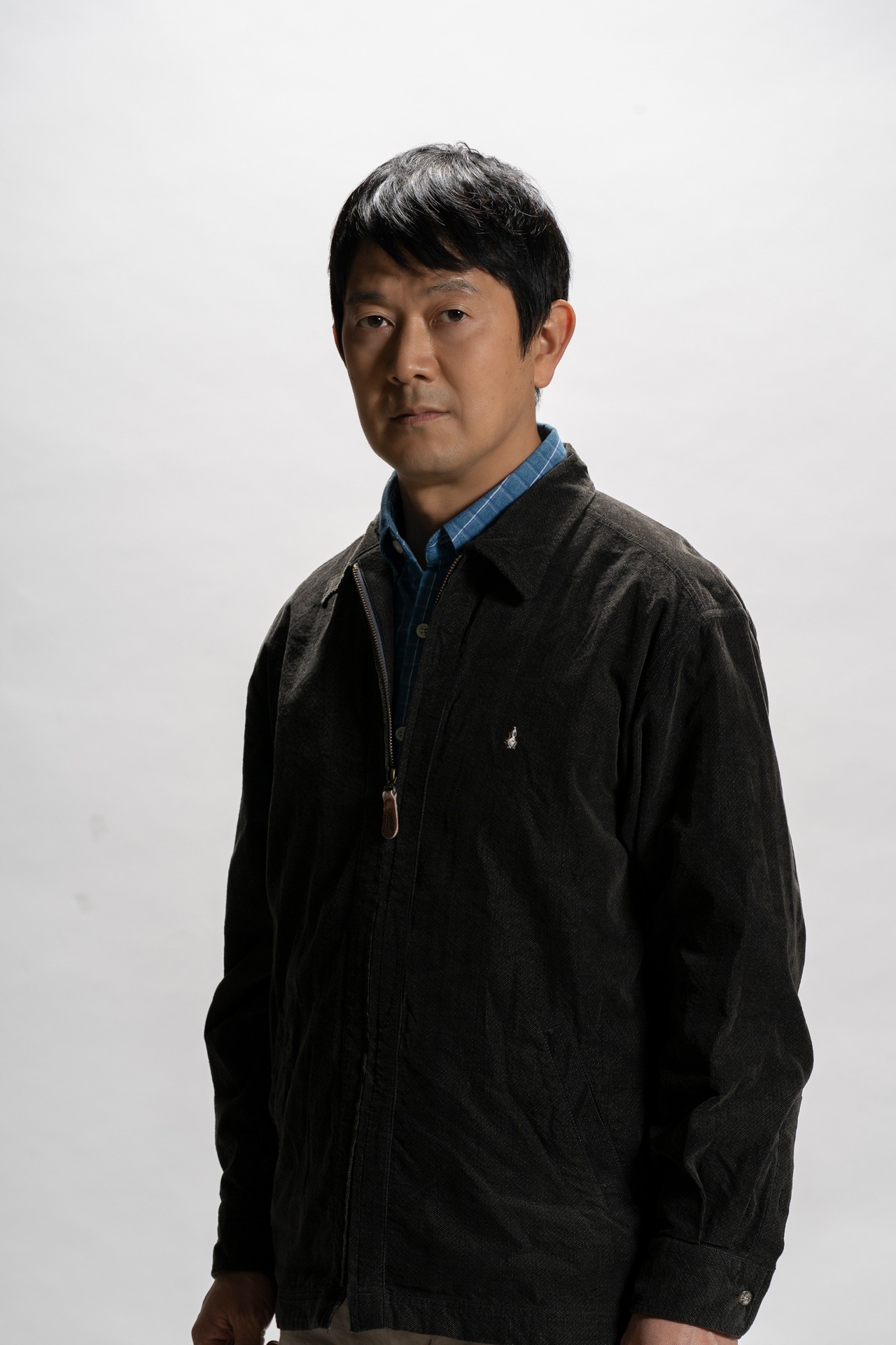 萩原・兄役のアキラ100％。