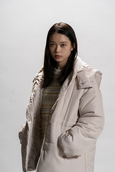 内田伸子役の高石あかり。