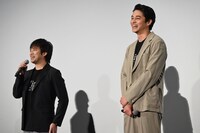 左から三浦貴大、東出昌大。