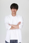 山本正海役役の竹財輝之助。