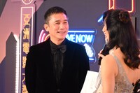 トニー・レオン（左）