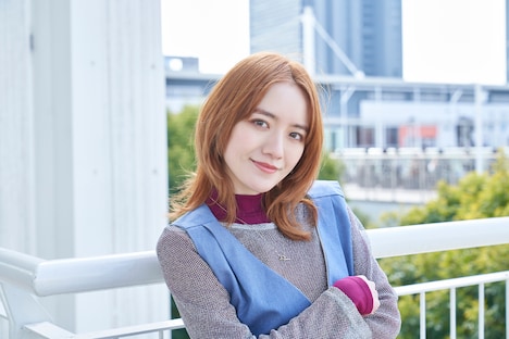 奈緒役の小島藤子。