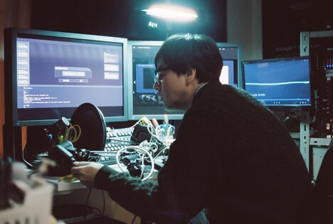 野口役の鈴木浩介。