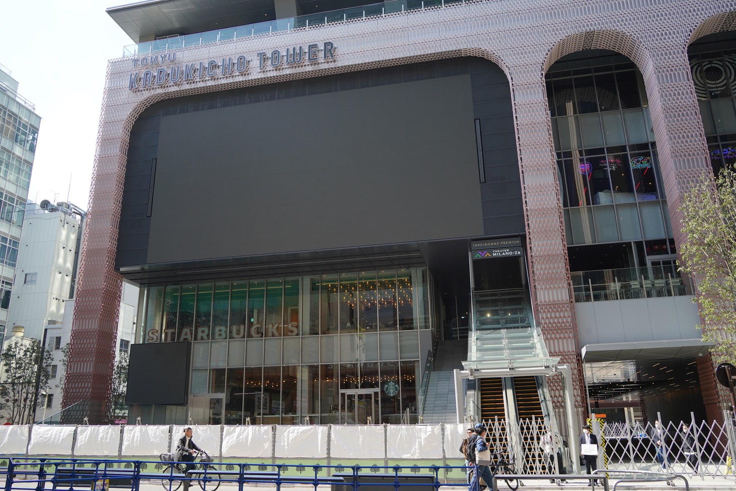 東急歌舞伎町タワー外観