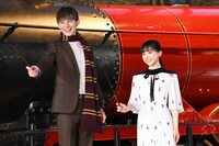 左からハリー杉山、芦田愛菜。