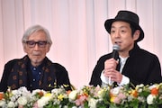 左から山田洋次、宮藤官九郎。