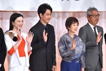 左から永野芽郁、大泉洋、吉永小百合、寺尾聰。