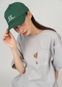 のぞく（E.T.）キャップと、のぞく（E.T.）レイヤードTシャツ。