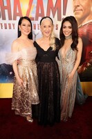 左からルーシー・リュー、ヘレン・ミレン、レイチェル・ゼグラー。