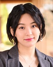 夏美 / 雉野みほ役の新田桃子。