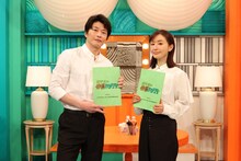 左から田中圭、松本まりか。