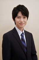 松田郷役の本郷奏多。