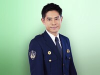 牛島正義役の伊藤淳史。