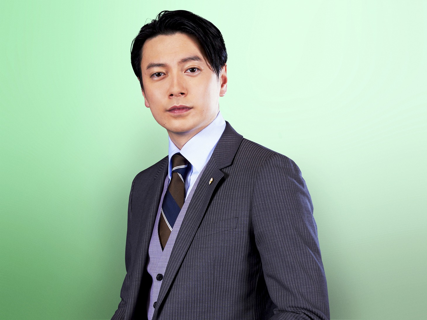 亀ヶ谷徹役の西村元貴。