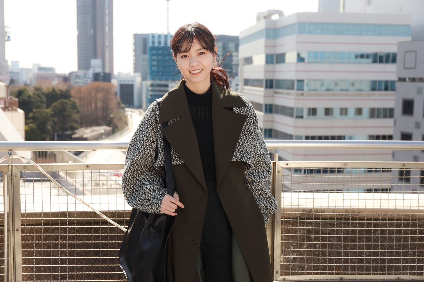 奥泉渚役の西野七瀬。