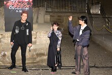 左から木村昴、逢田梨香子、武内駿輔。