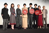 「ロストケア」公開前夜祭舞台挨拶の様子。左から前田哲、加藤菜津、坂井真紀、長澤まさみ、松山ケンイチ、鈴鹿央士、戸田菜穂、柄本明。