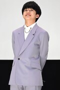 笑顔で会場を見渡す池川侑希弥。