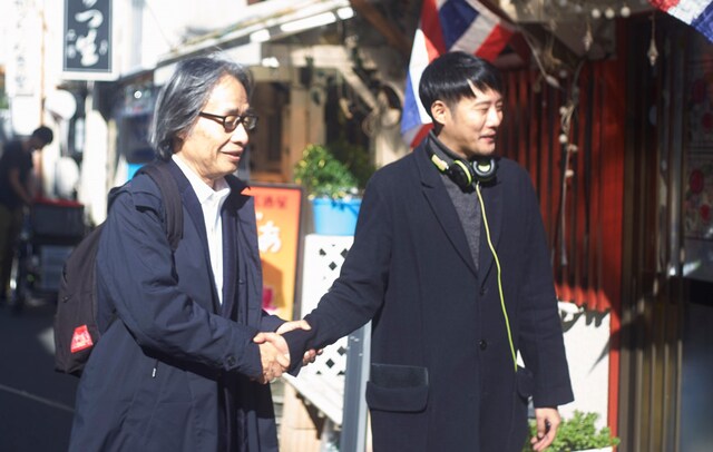 左から河村光庸、藤井道人。