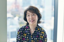 富士子役の宮本信子。