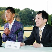 藤竜也主演「それいけ!ゲートボールさくら組」場面写真、解説する三遊亭円楽の姿も