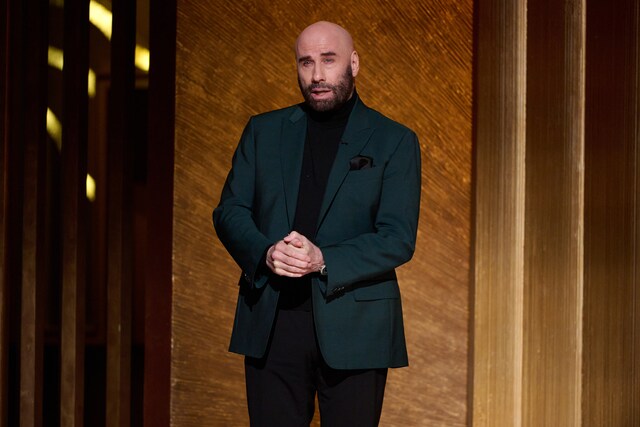 追悼コーナーでプレゼンターを務めたジョン・トラヴォルタ（写真提供：Blaine Ohigashi / Avalon / ゼータ イメージ）。