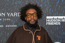 アミール・“クエストラブ”・トンプソン（写真提供：Ron Adar / SOPA Images / Sipa USA / Newscom / ゼータ イメージ）