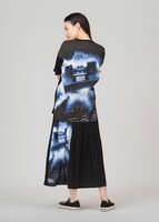 デロリアン（バック・トゥ・ザ・フューチャー）Tシャツと、デロリアン（バック・トゥ・ザ・フューチャー）イレーザープリーツスカート。