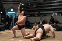 Netflixシリーズ「サンクチュアリ -聖域-」場面写真