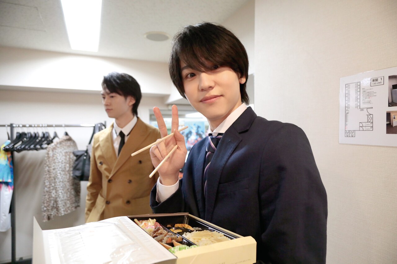 三浦海里がお弁当片手にピース、「ゲネプロ★7」メイキング写真解禁