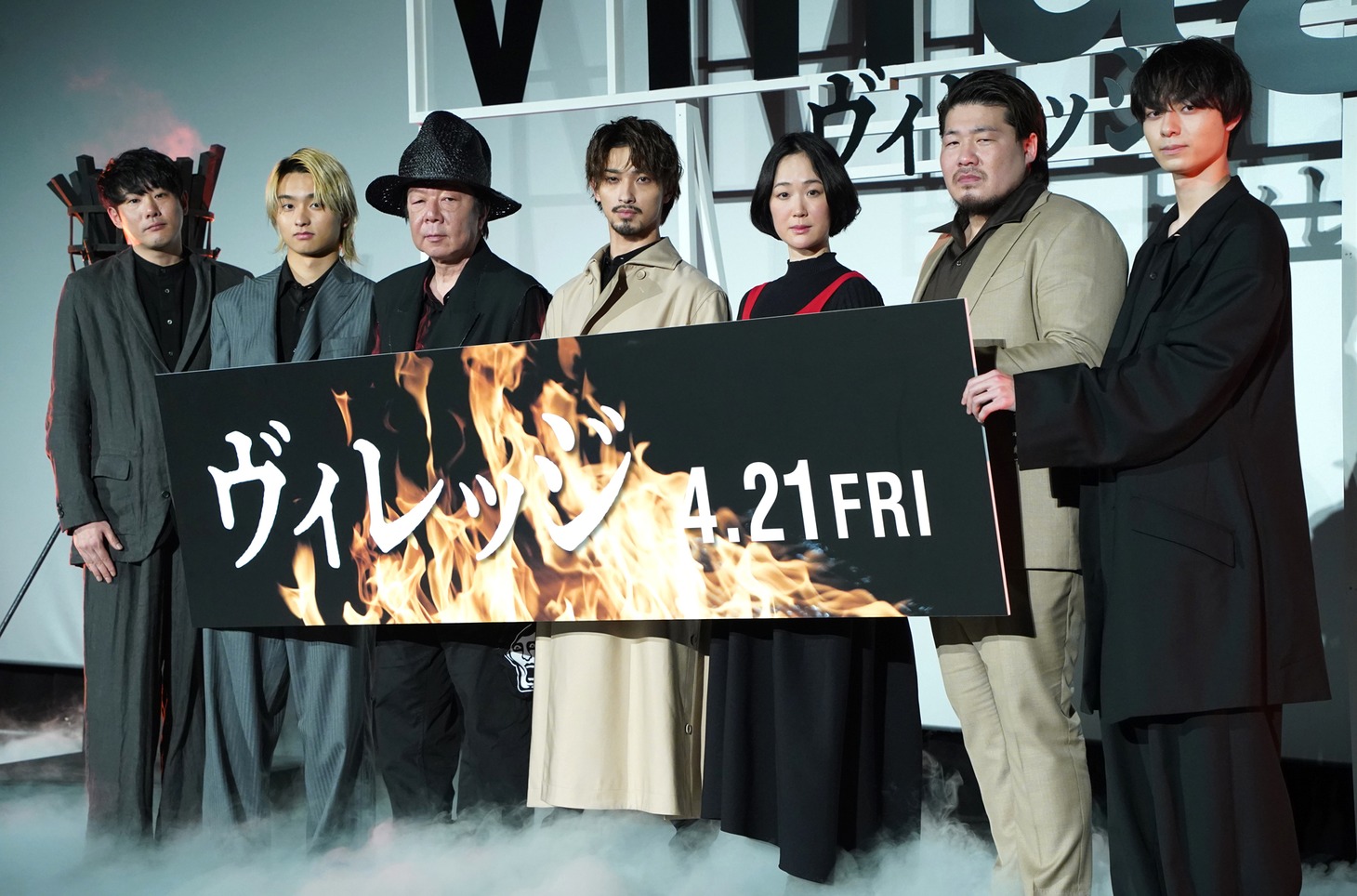 「ヴィレッジ」完成披露試写会の様子。左から藤井道人、奥平大兼、古田新太、横浜流星、黒木華、一ノ瀬ワタル、作間龍斗。