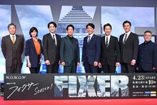 「連続ドラマW フィクサー Season1」完成披露試写会イベントにて、左から小林薫、内田有紀、町田啓太、唐沢寿明、藤木直人、小泉孝太郎、要潤、西浦正記。