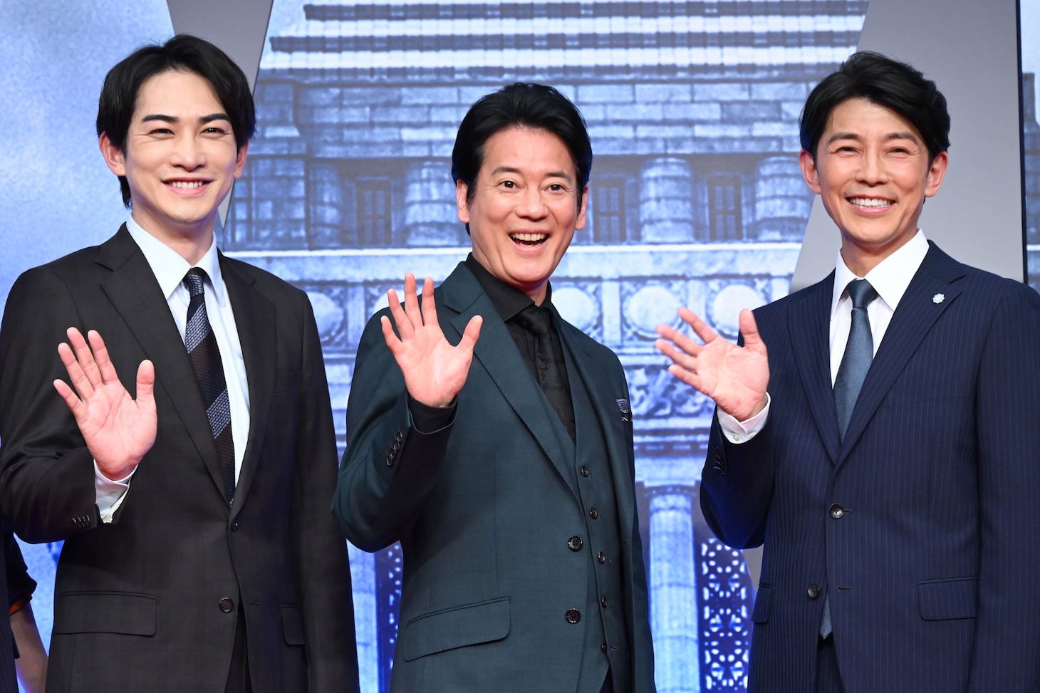 左から町田啓太、唐沢寿明、藤木直人。