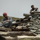 「TITANE」の撮影監督が雄大な自然と友情を映し出す、「帰れない山」本編映像