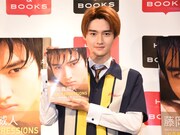 藤岡真威人の初写真集は「もちろん100点！」と自己採点、父からは「目力がいいな」