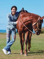 「藤岡真威人1st写真集 EXPRESSIONS」より。