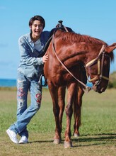 「藤岡真威人1st写真集 EXPRESSIONS」より。
