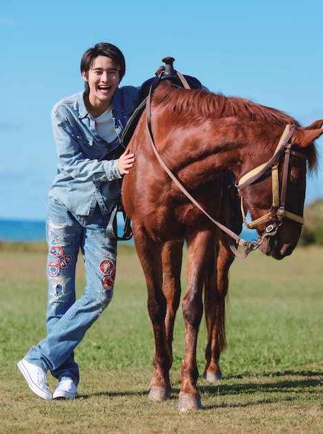 「藤岡真威人1st写真集 EXPRESSIONS」より。