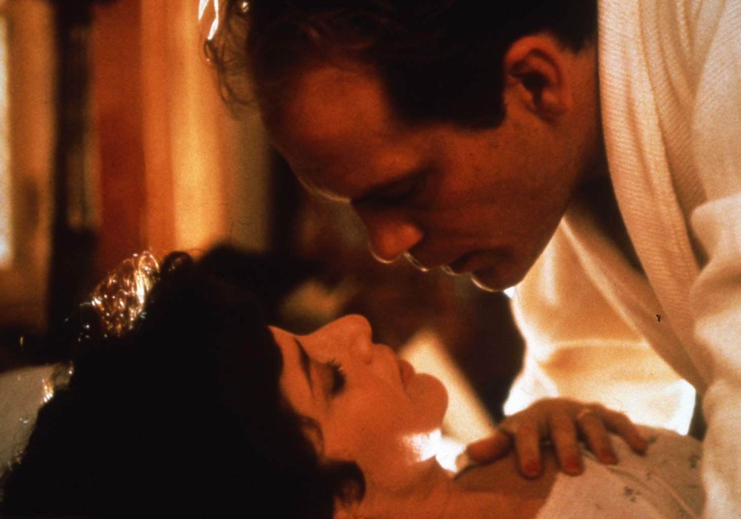 「シェルタリング・スカイ」場面写真 (c)The Sahara Company Limited & Tao Films SRL.1990