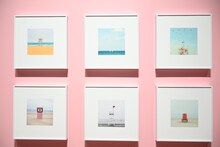 「ウェス・アンダーソンすぎる風景展 あなたのまわりは旅のヒントにあふれている」の様子。