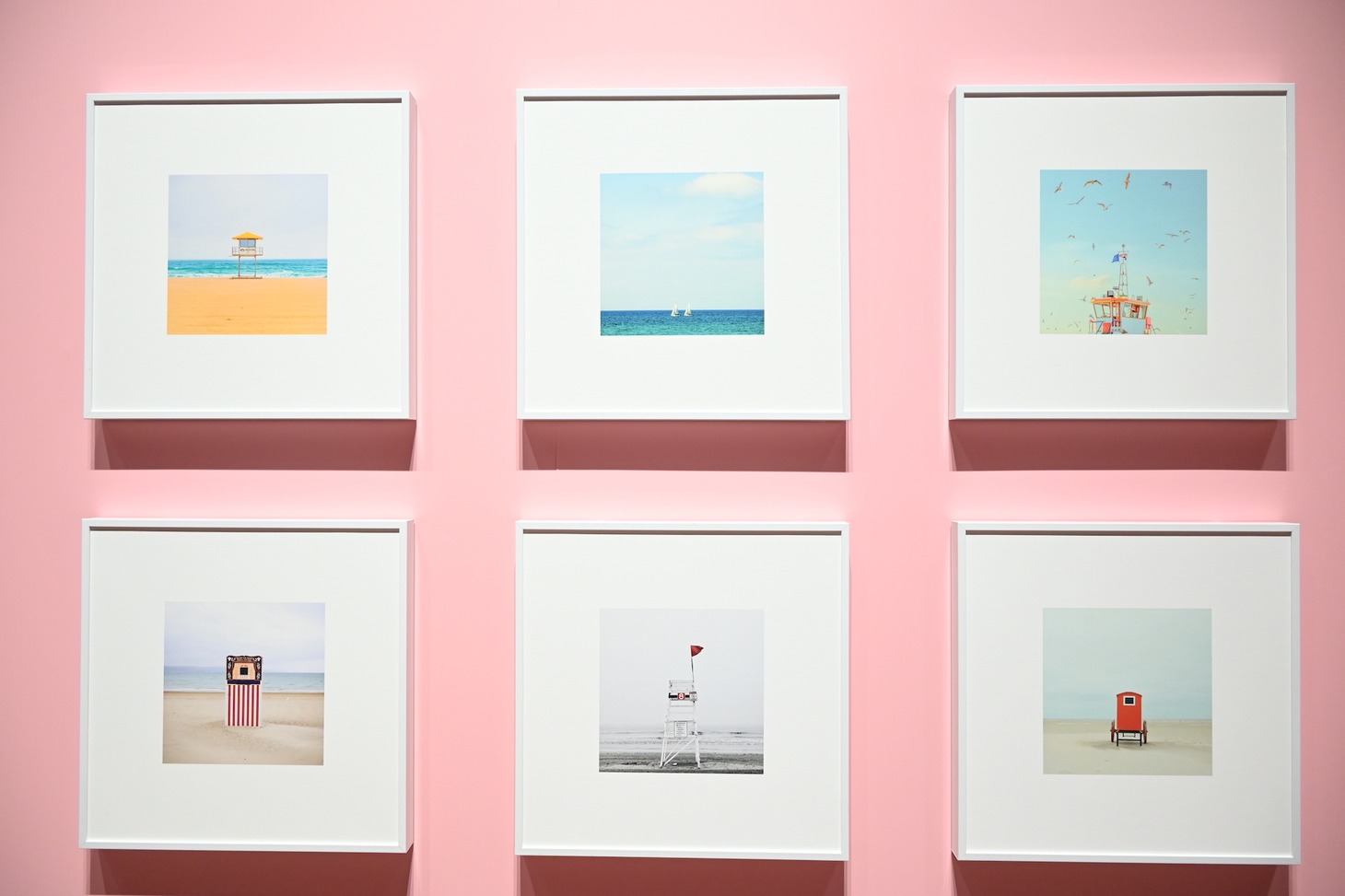 「ウェス・アンダーソンすぎる風景展 あなたのまわりは旅のヒントにあふれている」の様子。
