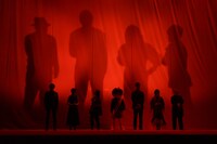 黒ずくめの組織の登場シーン。