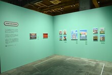 「ウェス・アンダーソンすぎる風景展 あなたのまわりは旅のヒントにあふれている」の様子。