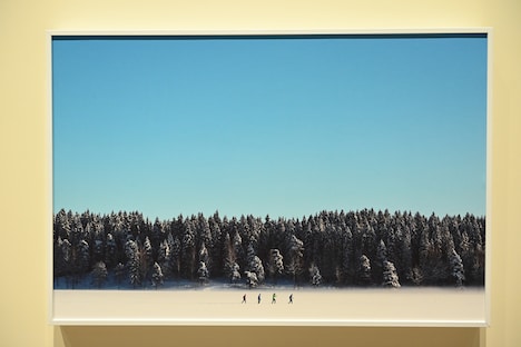 「ソグンスヴァン湖のクロスカントリー・スキーヤー」