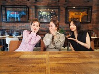 左から田中みな実、神崎恵、MEGUMI。